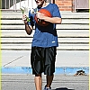 Filename=zac-efron-paparazzi-flowers-11.jpg
Filesize=302KB
Dimensions=845x1222
Date added=Nov 16, 2007 zac-efron-paparazzi-flowers-11.jpg