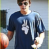 Filename=zac-efron-paparazzi-flowers-14.jpg
Filesize=243KB
Dimensions=899x1222
Date added=Nov 16, 2007 zac-efron-paparazzi-flowers-14.jpg