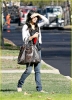 vanessa-hudgens-helps-the-homeless-20.jpg