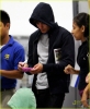 zac-efron-vanessa-hudgens-best-buy-12.jpg